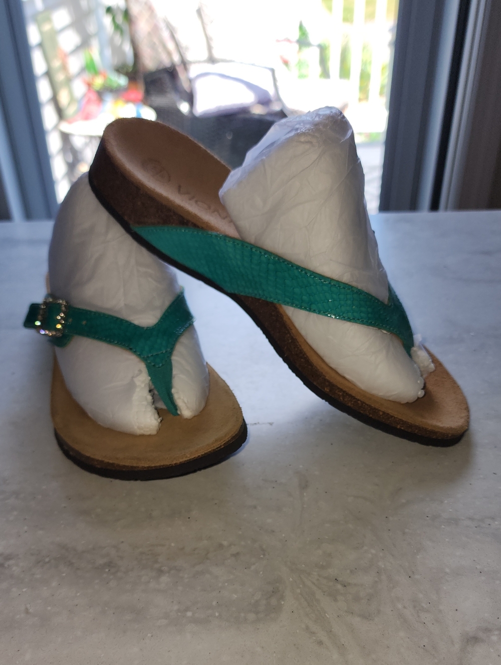 Vionic Size 9 Excellent Teal Leather Thong Sandals with Rhinestone Buckle Accent